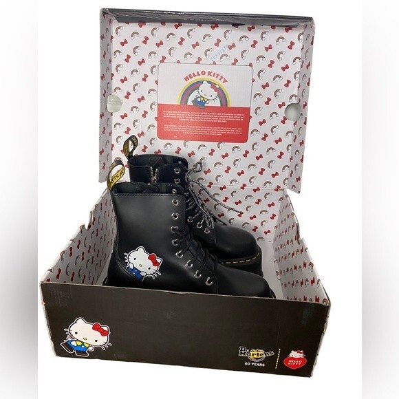 NWT Dr. Martens Jadon Hello Kitty Boots Combat Platform Y2K Size 5 - Picture 9 of 12